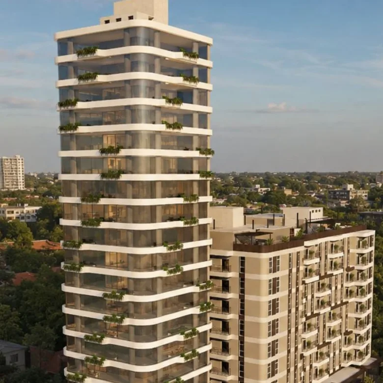 Vue aérienne de l’ensemble Invicta Mariscal à Recoleta, Asunción, Paraguay : immeuble résidentiel et tour de bureaux.
