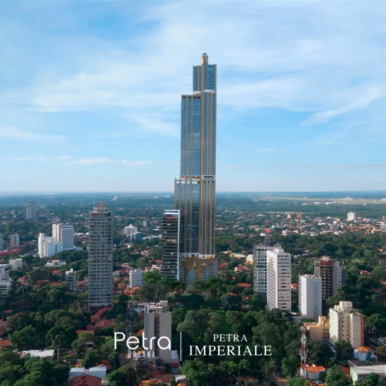 Rendu de Petra Imperiale à Asunción, Paraguay : la tour dans la ville.